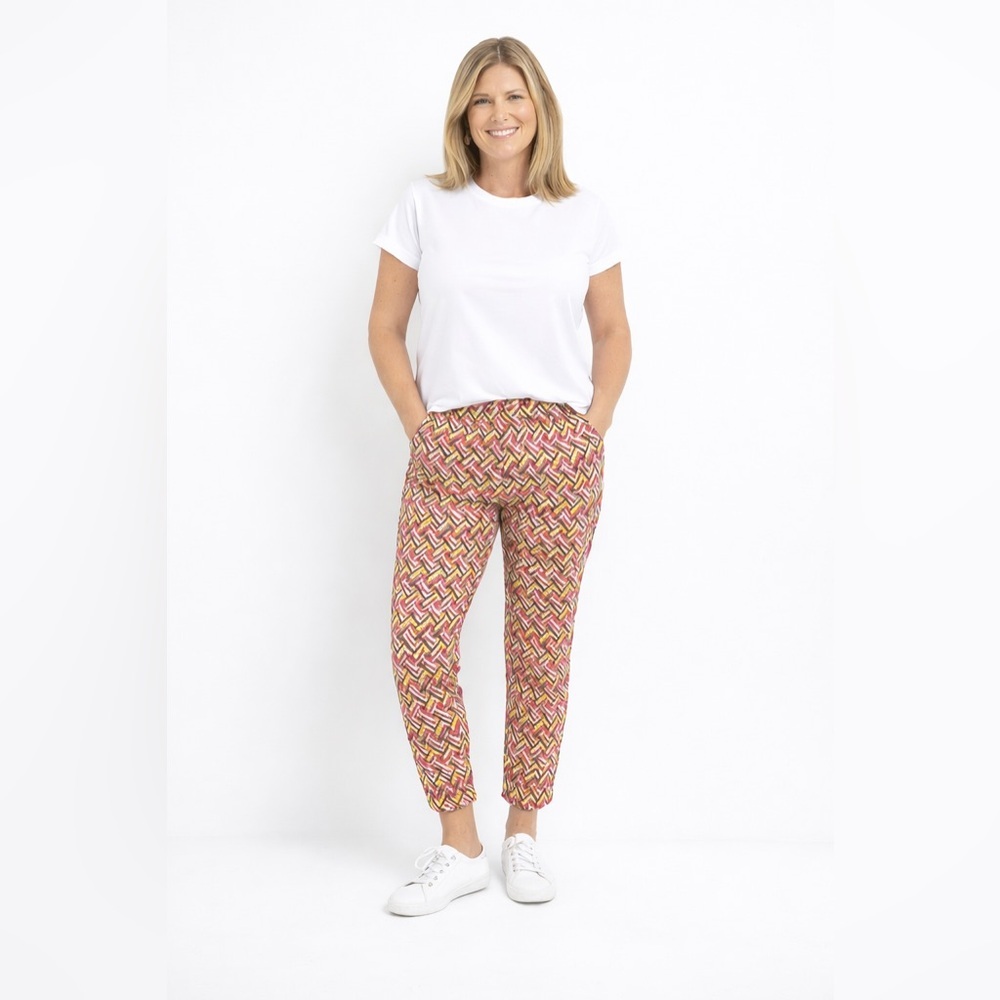 MAC Women’s European stretch pants with zipper pockets 30” waist NWT